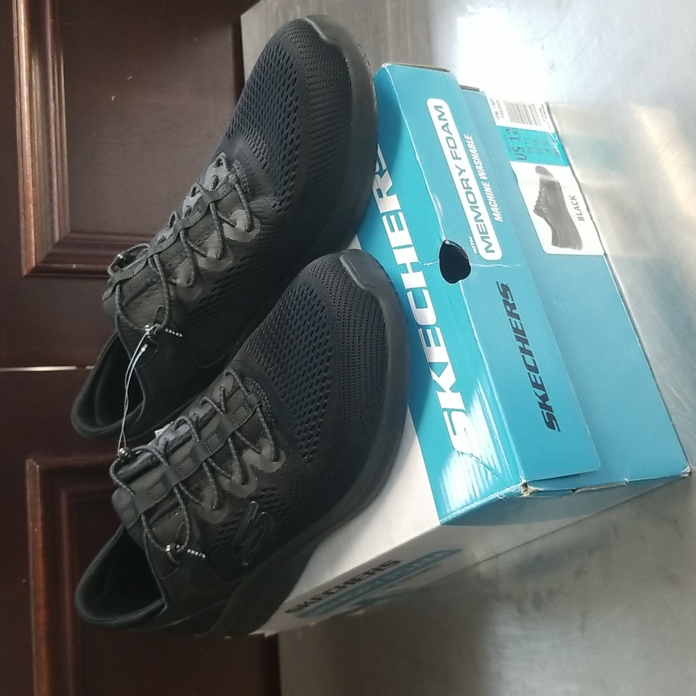 BRAND NEW MENS Black Sketchers